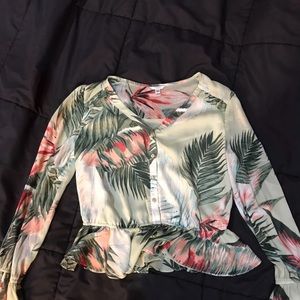 Cute GUESS blouse sz M